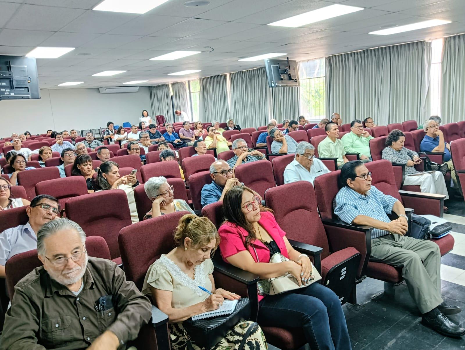 Profesores de la facultad participan en taller para elaborar sílabos por competencias