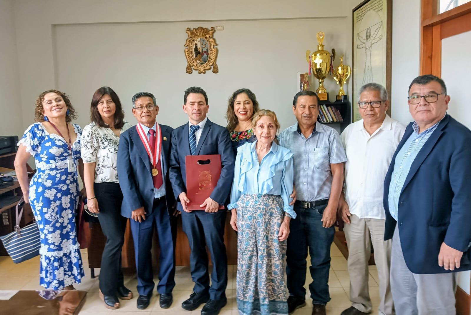 Investigador latinoamericano Sergio Tobón visitó la Facultad de Educación